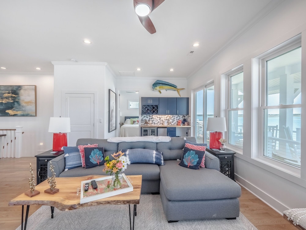 Channel 6 by Topsail Realty