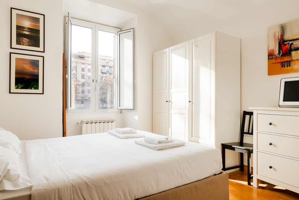 Casa Fiamma in Rome With 1 Bedrooms and 1 Bathrooms