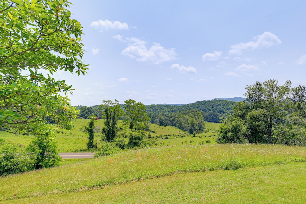 Near Blue Ridge Parkway: Galax Home w/ Mtn Views!
