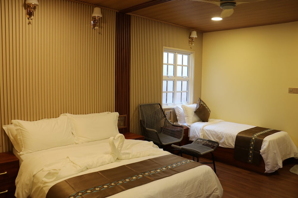 Breeze Haven Surf Retreat