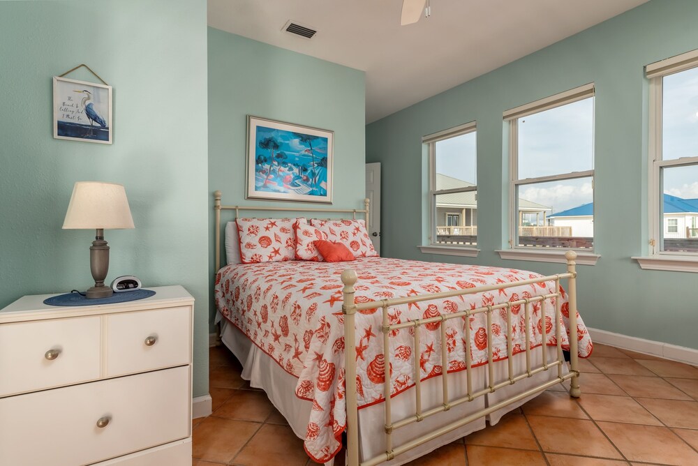 Surfside - 2431 Bienville 4 Bedroom Home by RedAwning