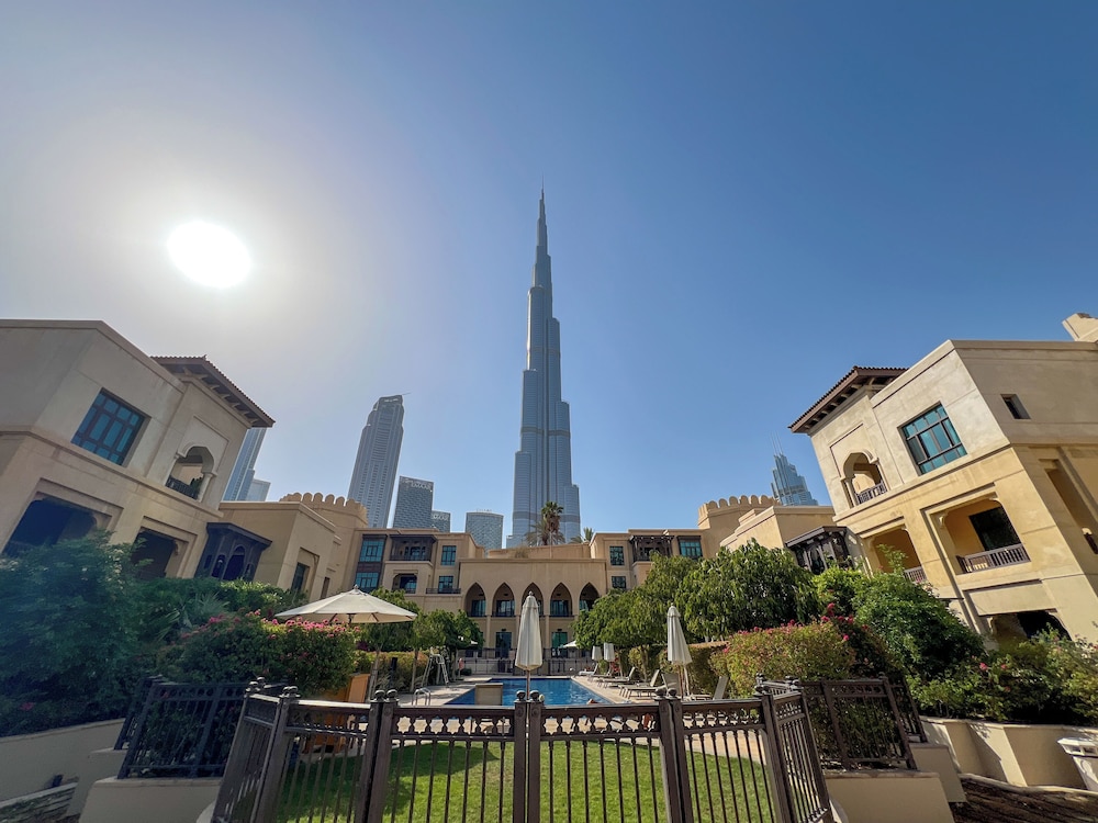 Durrani Homes - Majestic 4BR at Downtown
