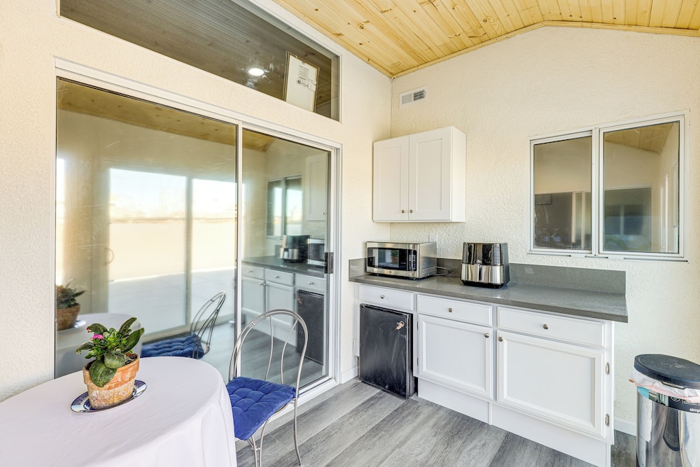 10 Mi to Mojave Narrows: Victorville Studio