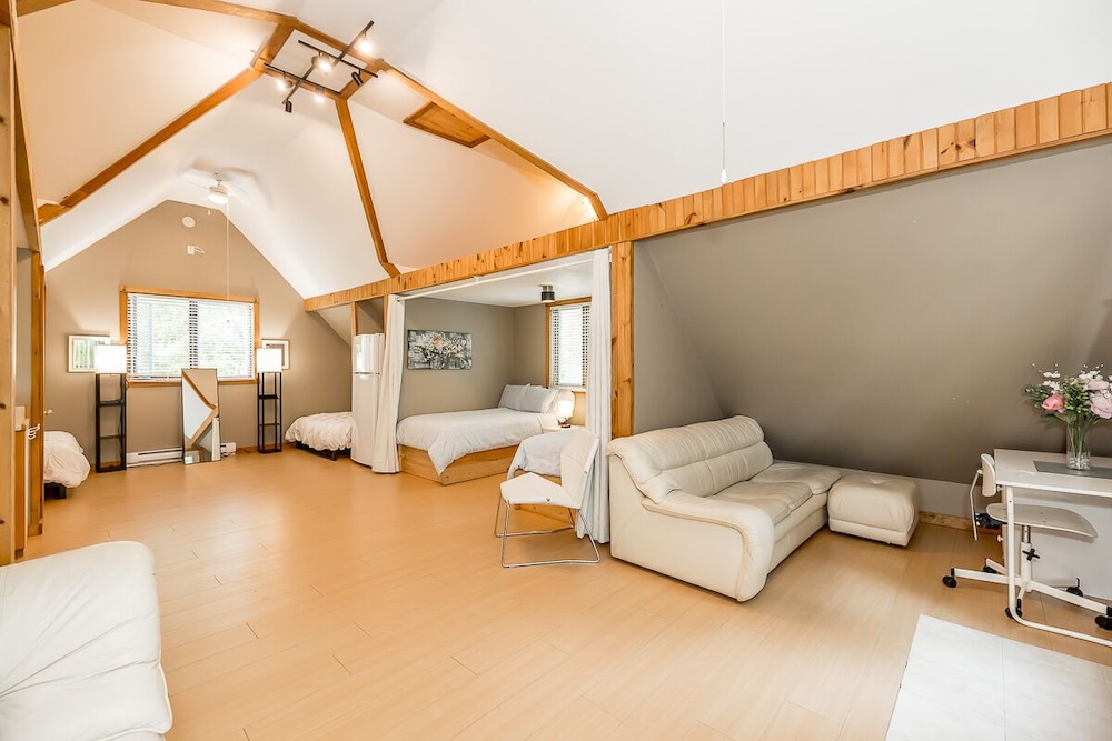 Muskoka Lakeshore Cottage Bliss