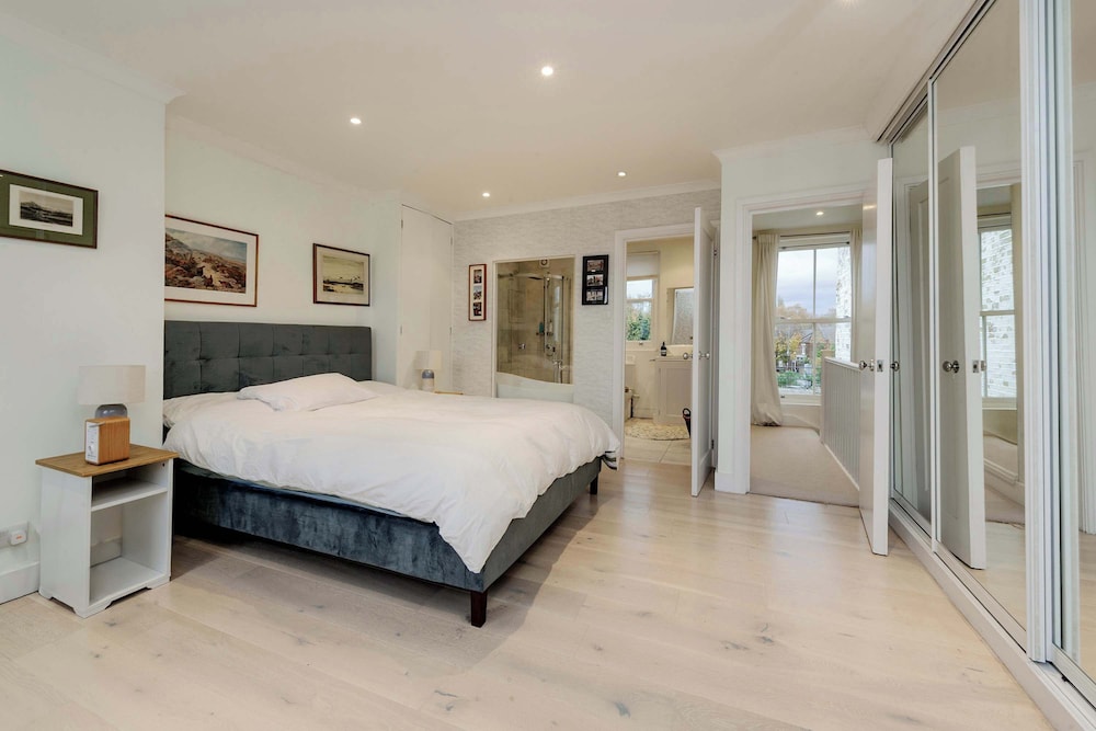 3 bed Home in Battersea With Garden