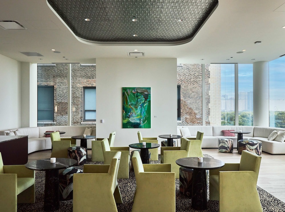 Sky-high Living Lake Views Elite Experience