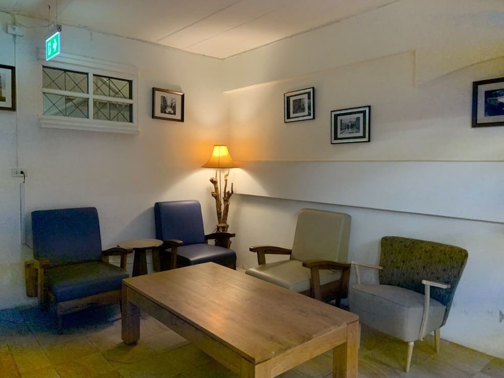 09 Hostel