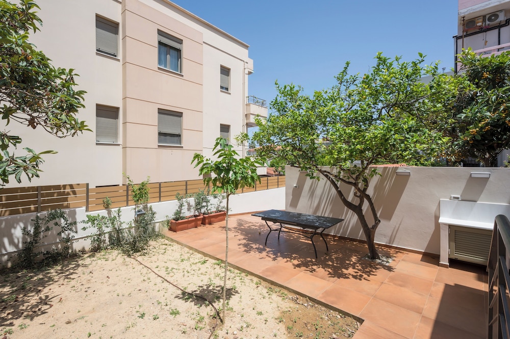 Lithos Residence