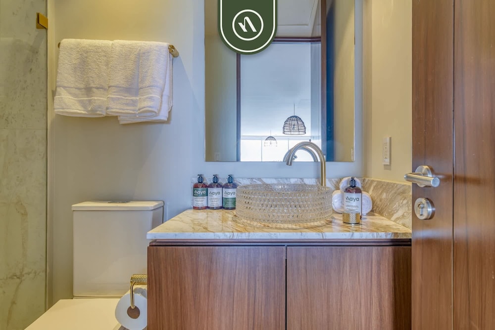 New 3BR Condo - Oceanview Terrace - Private Beach