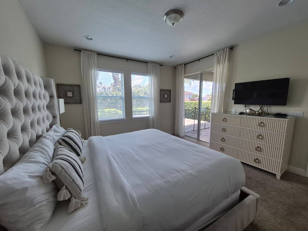 6BR 5BA w Private Pool Spa Near Disney