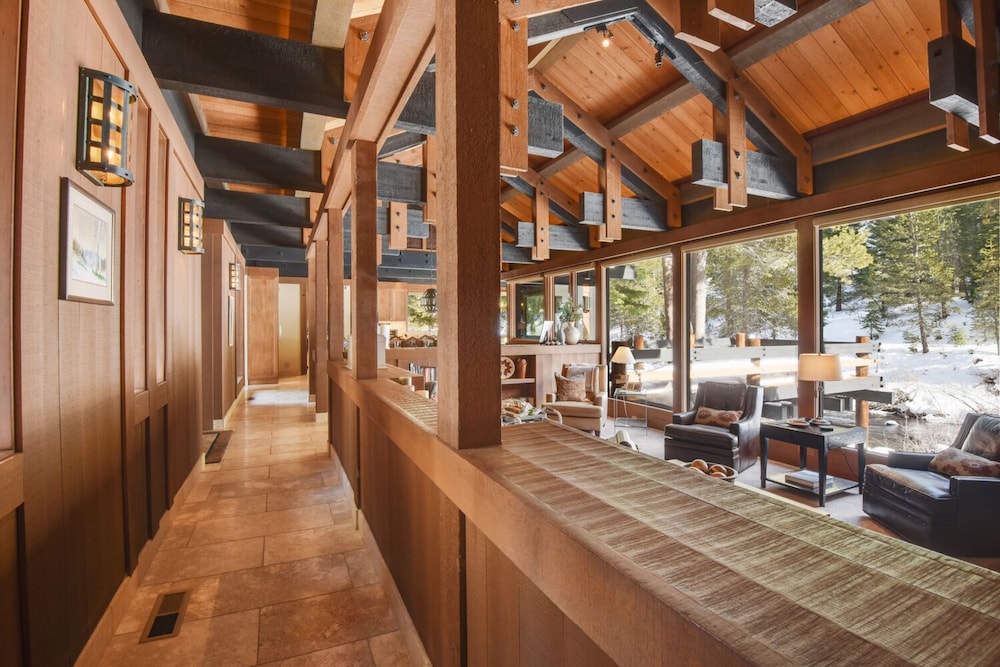 Joy on the River Stunning Waterfront Home for 10