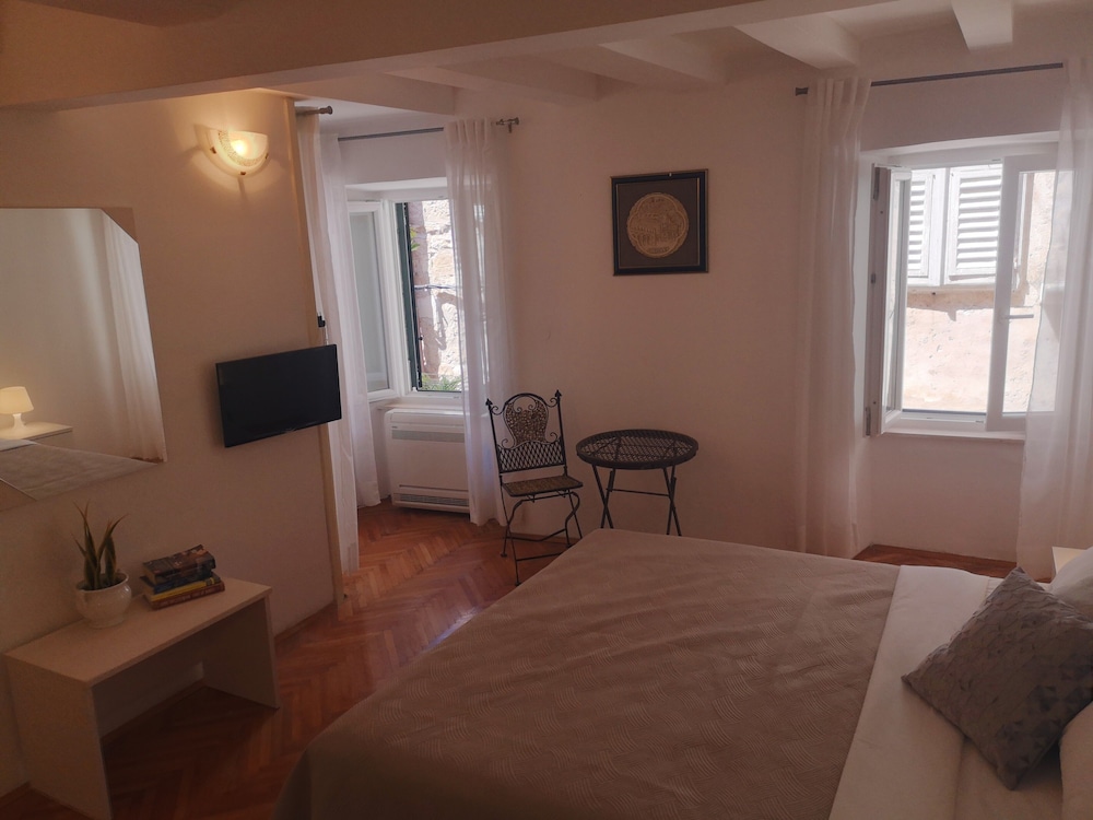 Old Town Economy Apartments