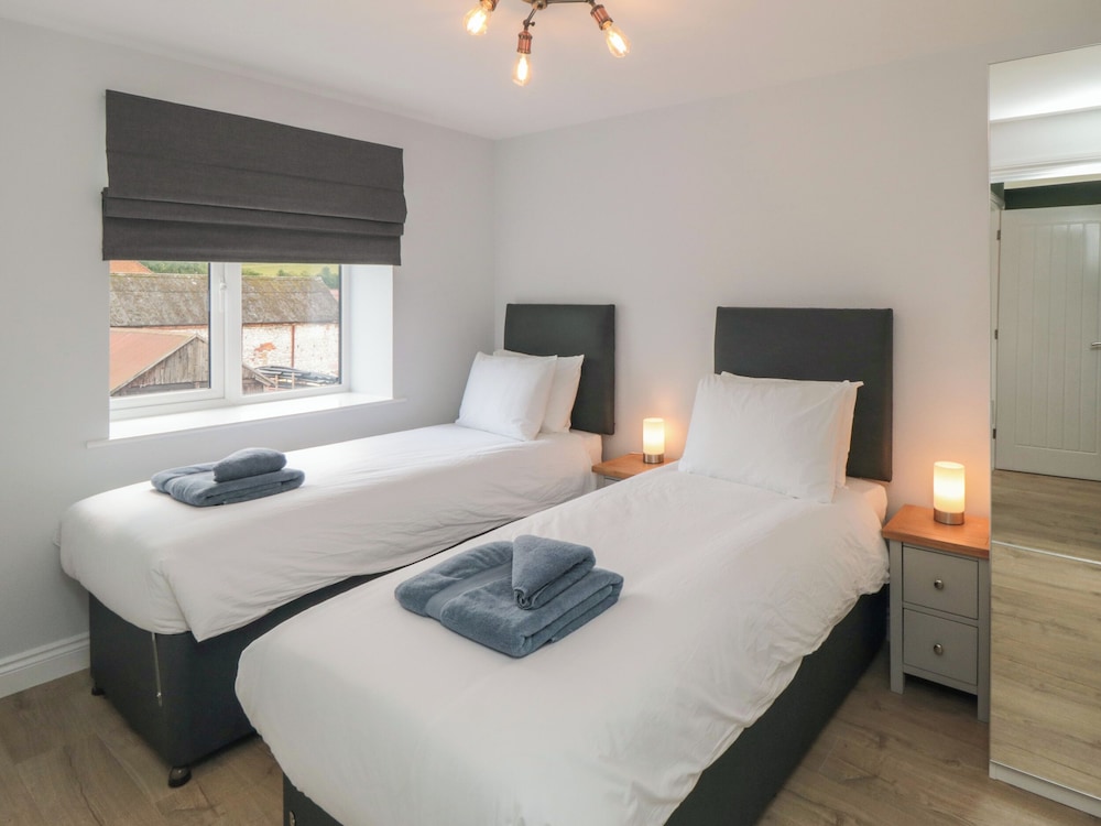 1 Staveley Cottages