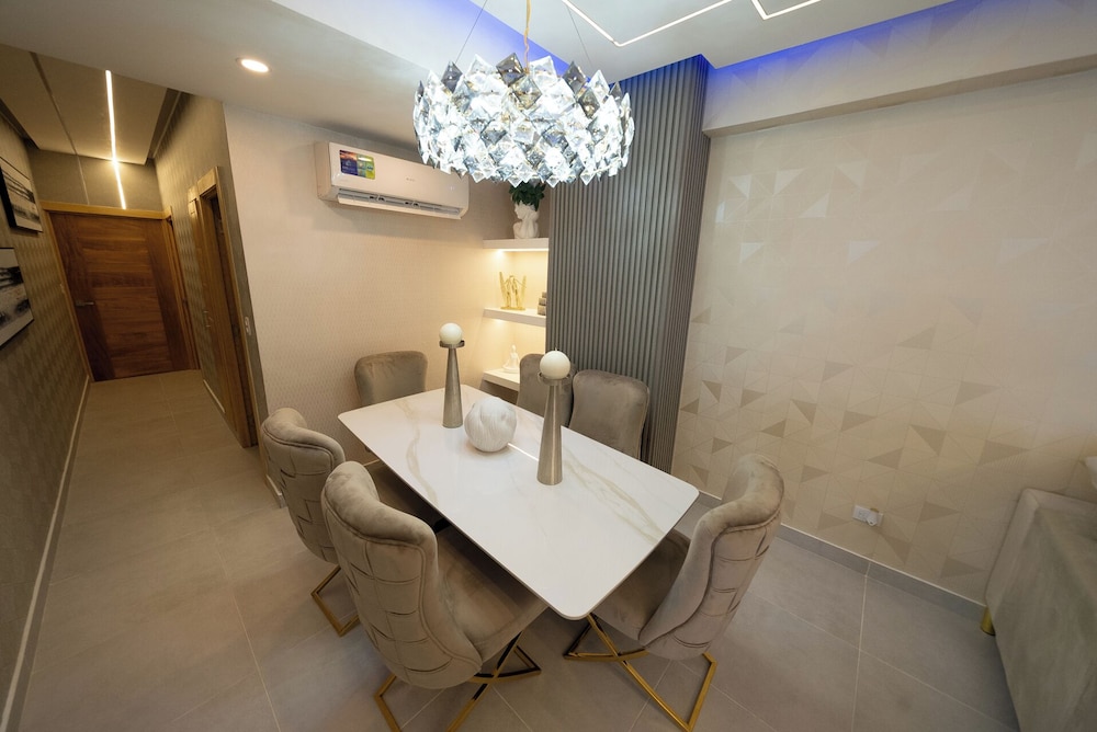 Enjoy Stylish 3br 3, 5b Stylish, Downtown Ocean View
