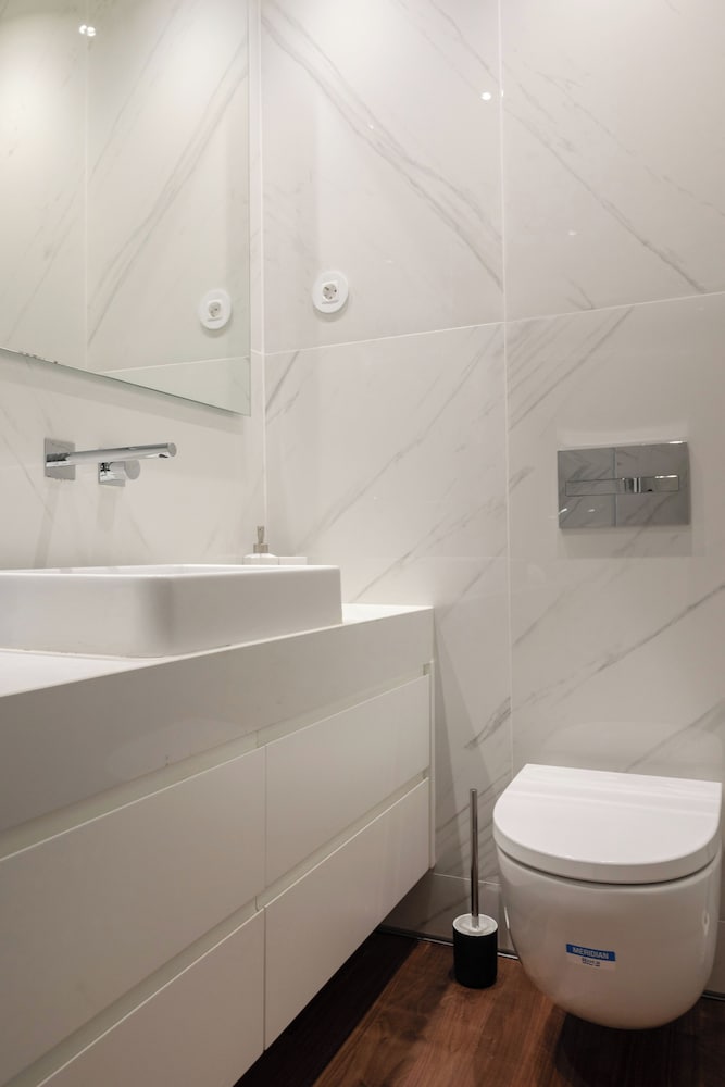 The Prestige Apartment 1F
