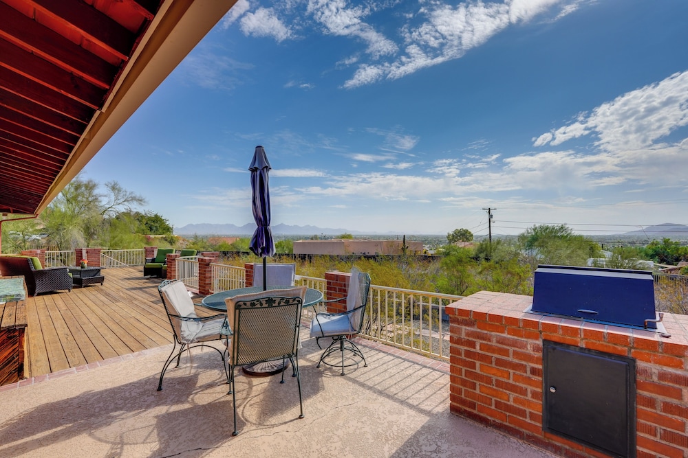 Close to Hiking & Biking: Mtn-view Phoenix Home