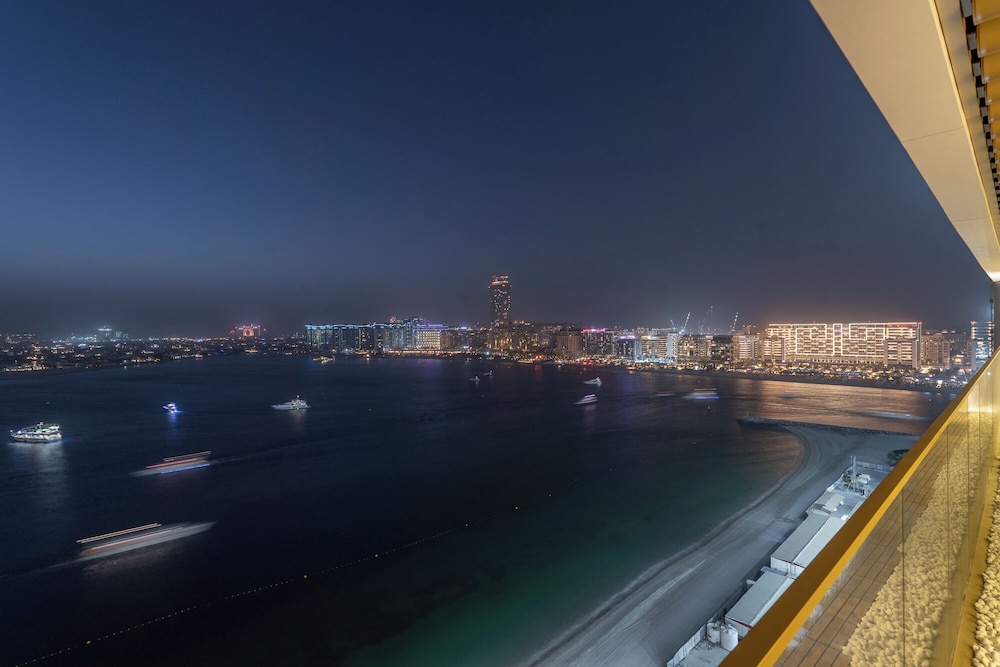 Grand Marina Bleu I Private Beach & Views I PS5 I Infinity Pool I by Skyline Serenity