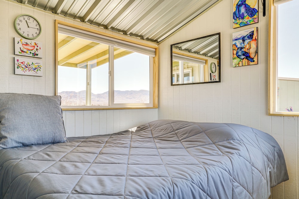 Tiny Home Studio: New Mexico Nature Retreat!