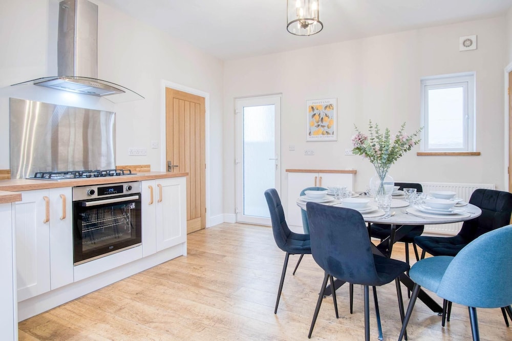 Seascape Retreat - 3 Bedroom Flat - Porthcawl