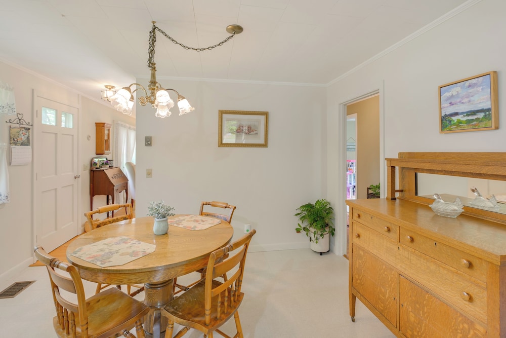 1 Mi to Main St: Charming Elsworth Home w/ Yard!