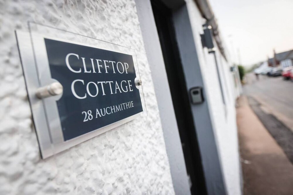 Clifftop Cottage - A Seaside Sanctuary view 5