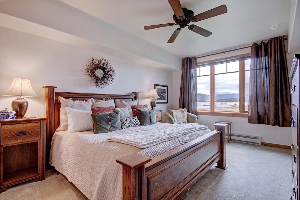 Timberline Cove 203 2 Bedroom Condo by RedAwning