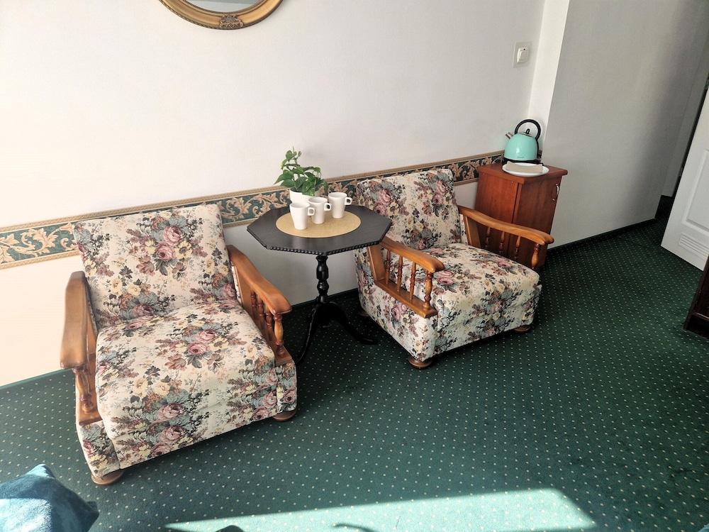 Comfortable Double Room by the Promenade