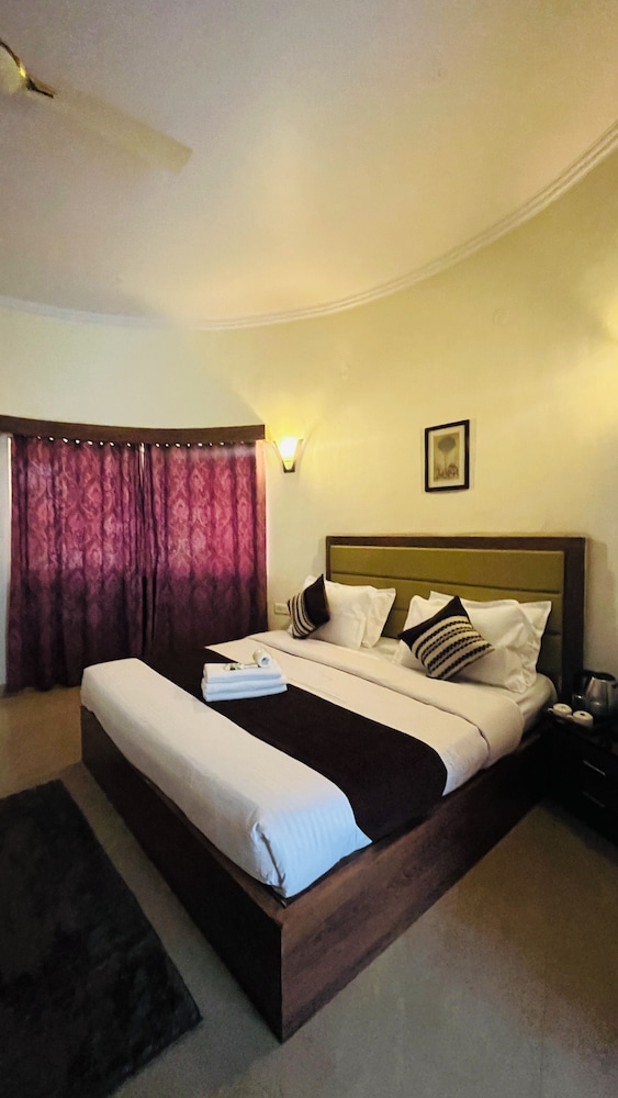Silver Oak Country Yard Hotel & Resort