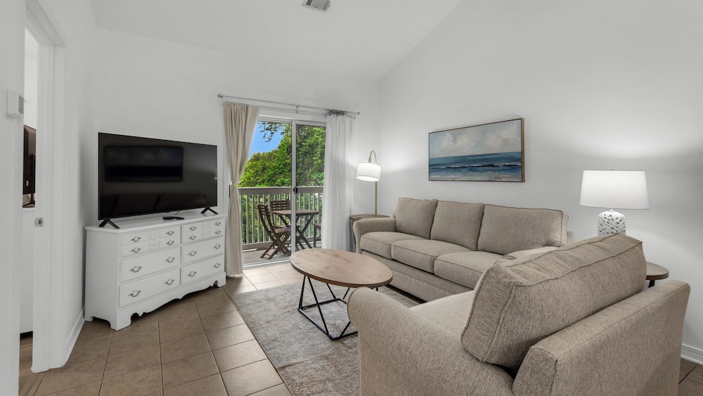 Seagrove 2BR Near Lake & Beach + Free Tickets: Bikes, Dolphin Cruise & More!