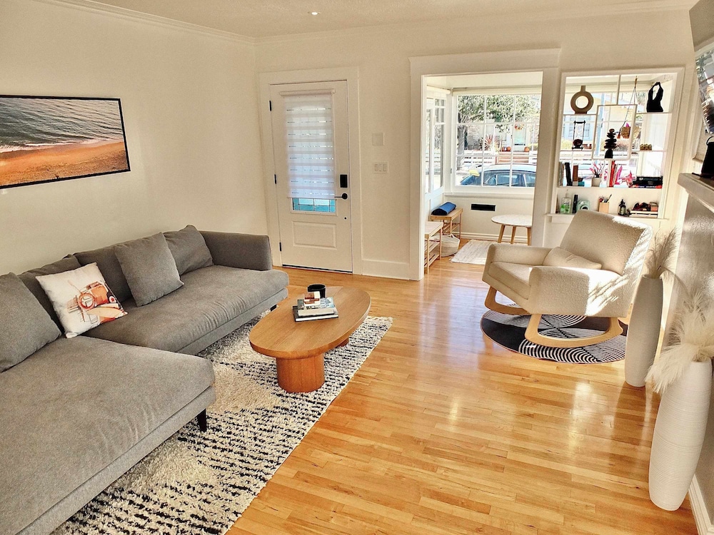 Beach City Craftsman - Walk to Beach