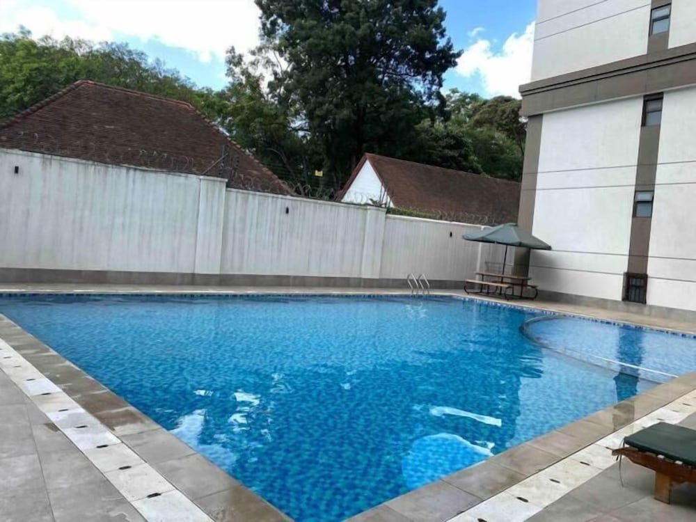 Lux suites 108 Riverside Apartments