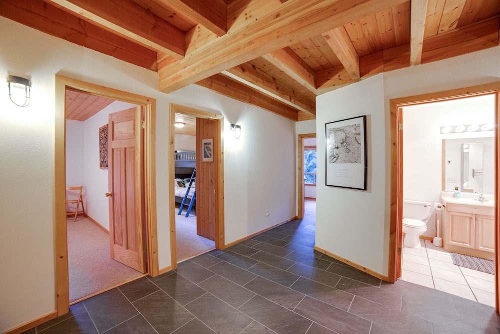 Mt. Baker Lodging Cabin 54 – Mt View, WiFi, Sleeps 6! by MBL