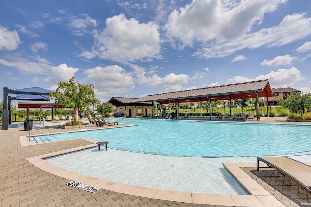 Private Yard & Pool Access: Home in Krugerville