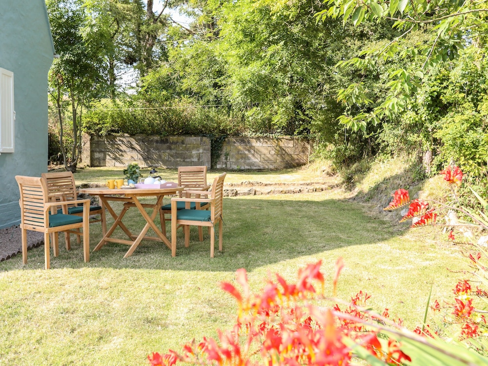 Dinam Lodge