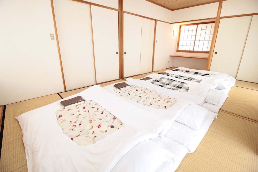 Yamanaka-lake log house HS2 view 3
