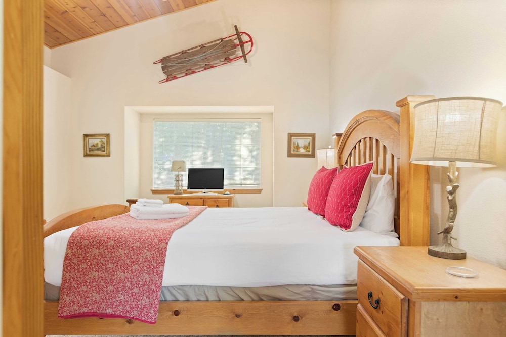 Alpen Drive by Avantstay Private Deck and Views