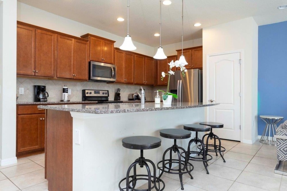 Amazing 5BR Private Pool Lakeview Near Disney