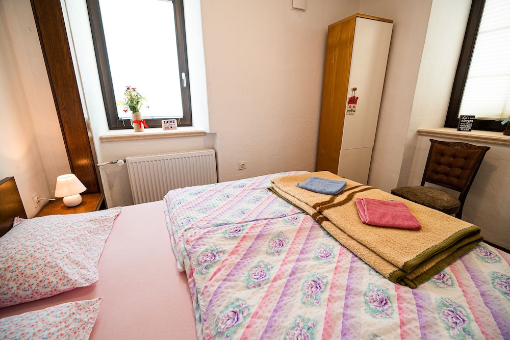 Cvet gora - Camping, Glamping and Accomodations - Hostel view 5