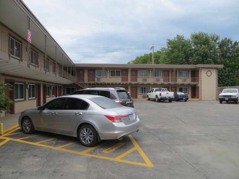 Broadway Inn