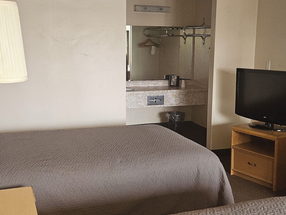 Home Away Inn LLC Laramie