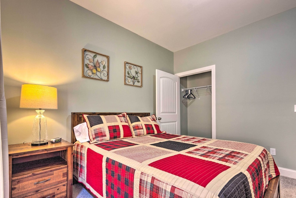 Family Home w/ Views ~ 5 Mi to Downtown Asheville! view 3