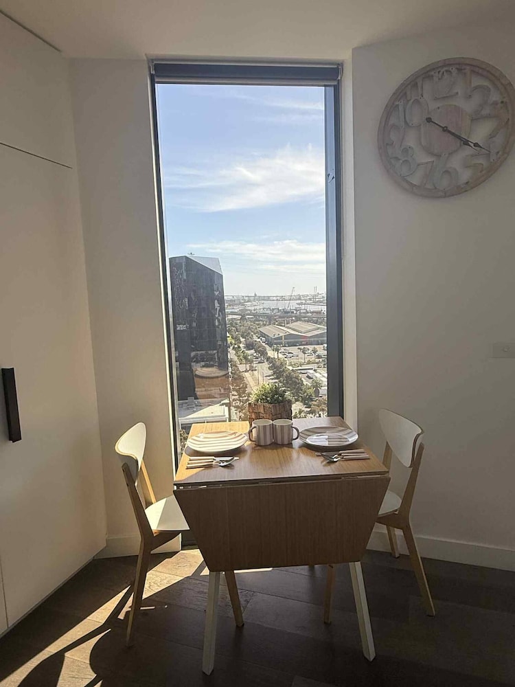 Cosy 2 Bedroom Apartment With Pool, gym and Sauna