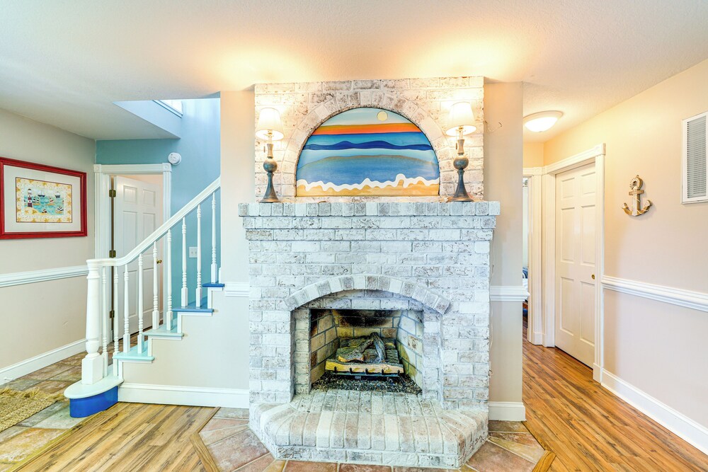 Hot Tub & Bay Views: Kill Devil Hills Haven!