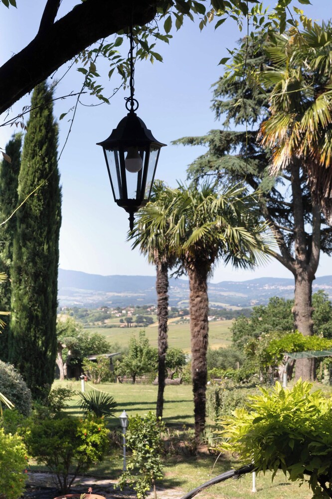 Tuscany - Townhouse - Sleeps 18 - Garden Near Lake