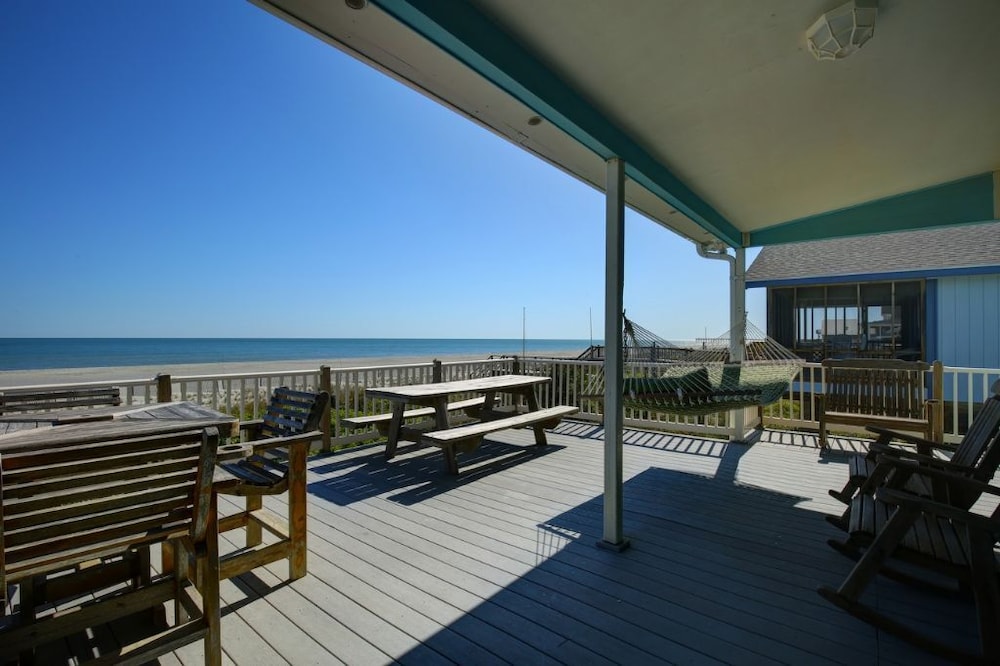 Windchimes 4 Bedroom Home by RedAwning