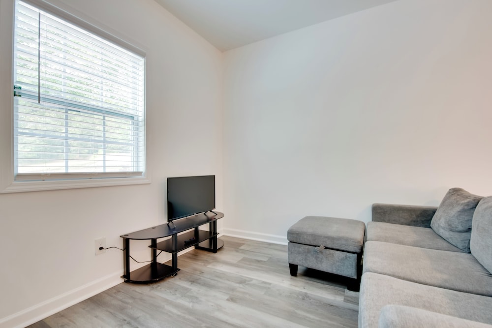 Near Trails & Live Music: Cozy Atlanta Apt!
