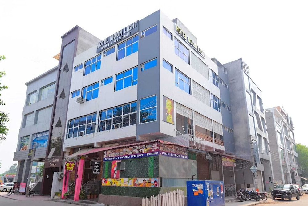 Hotel Moon Light Kanpur