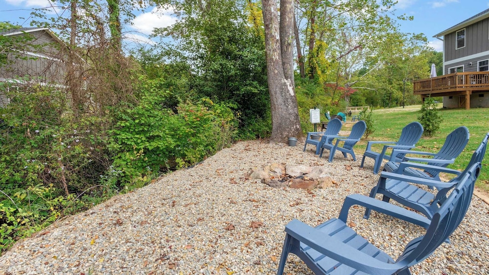 10 Townhomes, Sleeps 89 6 Mins to DT Asheville Sycamore Cove by Avantstay