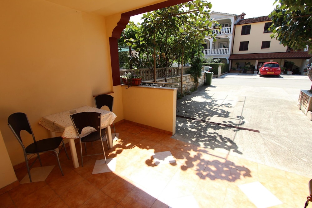 Room and Apartments Mariza view 3