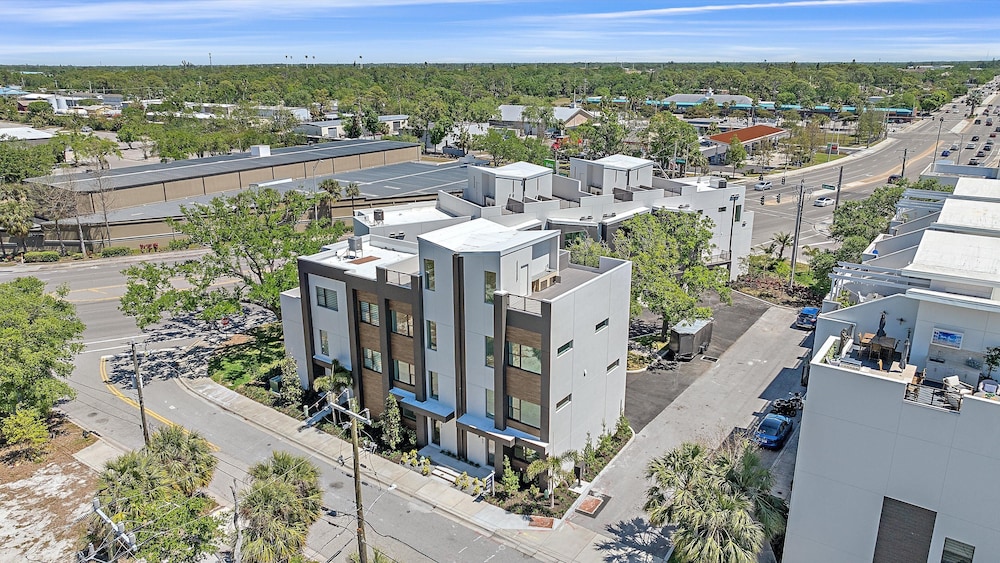 Uptown Oasis 3 Bedroom Townhouse